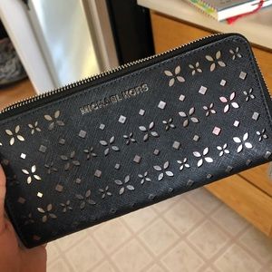 Michael Kors Bags - Michael Kors wallet Michael Kors Bags - Michael Kors wallet